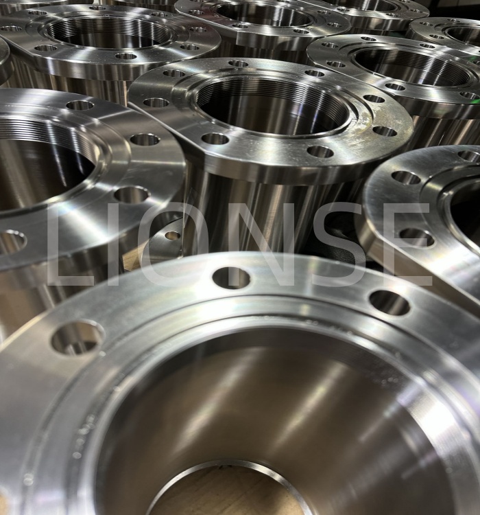 သွပ်ခတ်သံ flange နှင့်သတ္တုသံရောင်အကြားခြားနားချက်ကဘာလဲ?