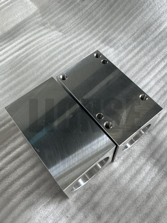 အလူမီနီယံ ပြုပြင်ခြင်း စက်ကိရိယာများနှင့် စက်ပစ္စည်းအစိတ်အပိုင်းများကို အဘယ်ကြောင့် နှစ်သက်သနည်း။